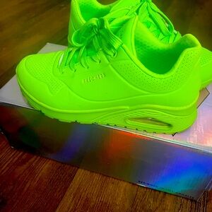 Neon green sketchers Tennis shoes size 6.5 barely worn